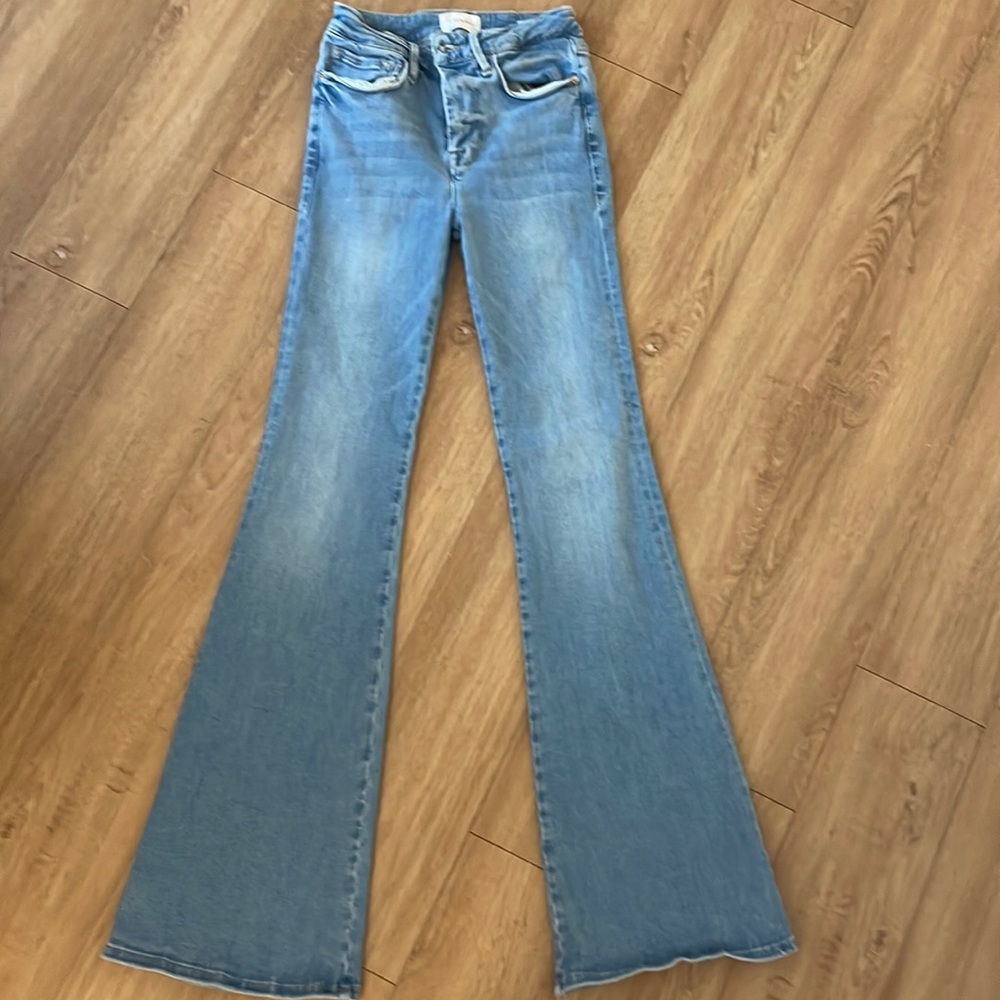 Frame denim le one flare. Amazing for size 1 which fits size 25-27